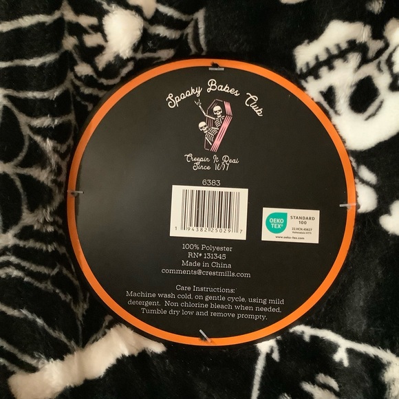 Spooky Girls Club Halloween 60” x 70” Skeleton Throw - Picture 6 of 6